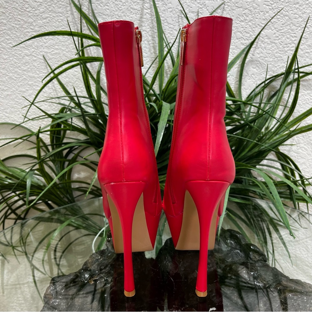 NEW Cape Robbin Lipstick Red Side Zip Platform Heeled Boots  Size 6 - Picture 4 of 9